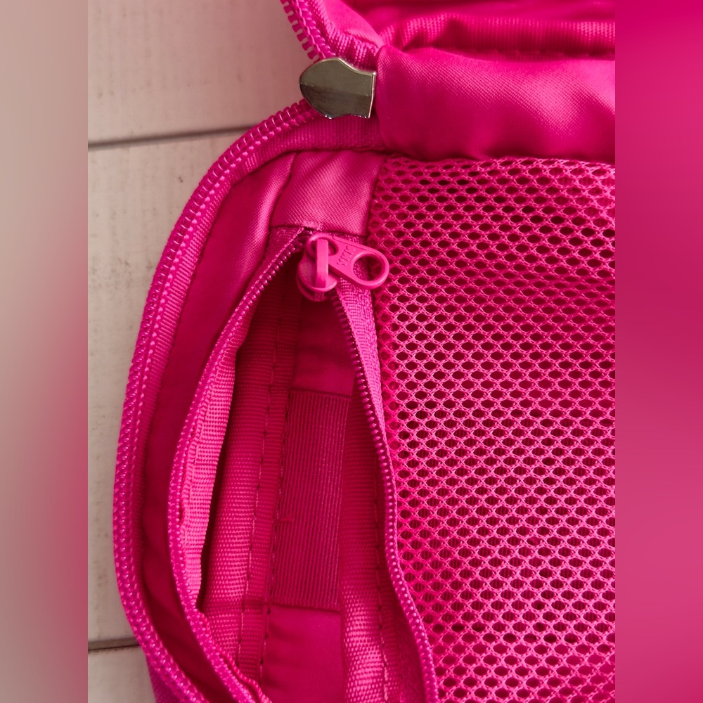 Lululemon Gift Set- Water Bottle, Pouch, Towel, Hair Ties, Socks + - Picture 8 of 10